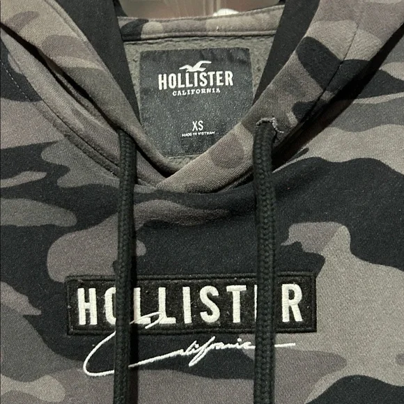 Hollister Black and Gray Camouflage Sweatshirt - Picture 2 of 4